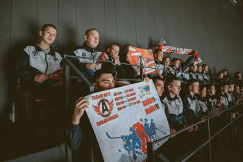 Личный состав Уральского института ГПС МЧС России принял участие в матче КХЛ в Екатеринбурге