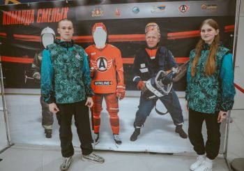 Личный состав Уральского института ГПС МЧС России принял участие в матче КХЛ в Екатеринбурге