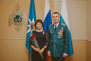 В Уральском институте ГПС МЧС России старт дня дали торжественным награждением