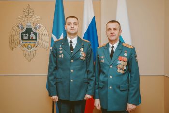 В Уральском институте ГПС МЧС России старт дня дали торжественным награждением