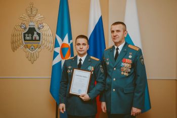В Уральском институте ГПС МЧС России старт дня дали торжественным награждением