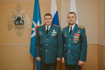 В Уральском институте ГПС МЧС России старт дня дали торжественным награждением