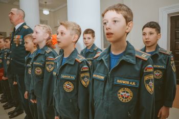 Торжественный ритуал: вручение беретов и удостоверений кадета учащимся подшефного кадетского класса Лицея № 180 «Полифорум»