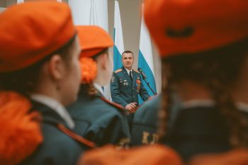 Торжественный ритуал: вручение беретов и удостоверений кадета учащимся подшефного кадетского класса Лицея № 180 «Полифорум»