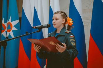 Торжественный ритуал: вручение беретов и удостоверений кадета учащимся подшефного кадетского класса Лицея № 180 «Полифорум»