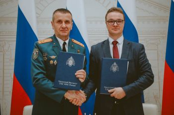 Торжественный ритуал: вручение беретов и удостоверений кадета учащимся подшефного кадетского класса Лицея № 180 «Полифорум»