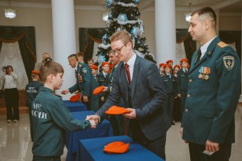 Торжественный ритуал: вручение беретов и удостоверений кадета учащимся подшефного кадетского класса Лицея № 180 «Полифорум»