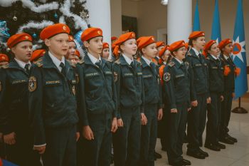 Торжественный ритуал: вручение беретов и удостоверений кадета учащимся подшефного кадетского класса Лицея № 180 «Полифорум»