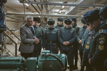 Курсанты выпускного курса ознакомились с противопожарными системами бизнес-центра «Высоцкий»