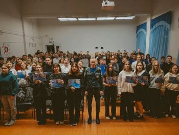 Курсанты Уральского института ГПС МЧС России ведут профориентационную работу со школьниками в регионах