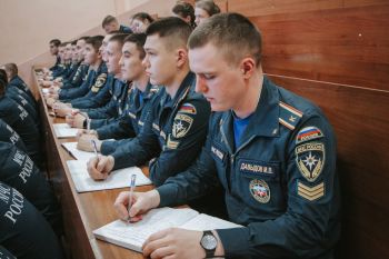 Младший начальствующий состав института посетил первое занятие по служебно-боевой подготовке в новом 2026 году