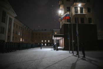 Учебная неделя началась с построения