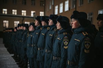 Учебная неделя началась с построения