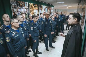 В Уральском институте ГПС МЧС России проходит духовно-нравственная выставка «Литургия с Патриархом» В Уральском институте ГПС МЧС России проходит духовно-нравственная выставка «Литургия с Патриархом»
