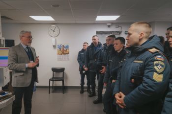 Курсанты и студенты выпускного курса института приняли участие в выездном учебном занятии на базе Ельцин-центра Курсанты и студенты выпускного курса института приняли участие в выездном учебном занятии на базе Ельцин-центра