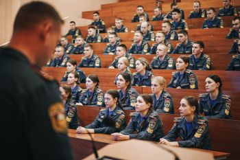 В Уральском институте ГПС МЧС России прошла профориентационная встреча с выпускниками