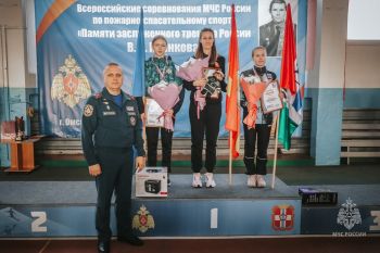 Команда Уральского института ГПС МЧС России по пожарно-спасательному спорту стала серебряным призером на Всероссийских соревнованиях в Омске