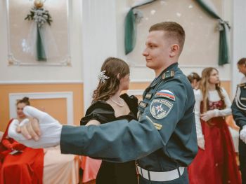 Обучающиеся Уральского института ГПС МЧС России приняли участие в молодёжном Сретенском балу Обучающиеся Уральского института ГПС МЧС России приняли участие в молодёжном Сретенском балу