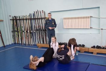 Курсанты института обучили школьников навыкам первой помощи