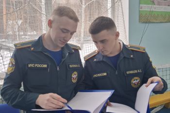 Курсанты института обучили школьников навыкам первой помощи