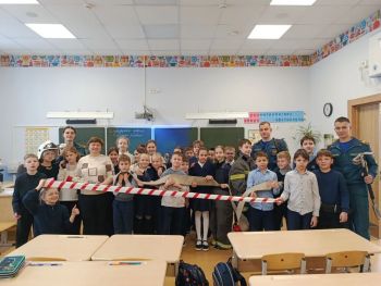 Личный состав института поздравил кадетов с праздником - Днем кадета и провел профориентационную встречу