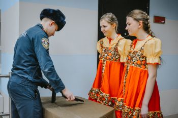 В институте поздравляют мужчин с наступающим Днем защитника Отечества 