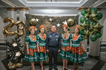 В институте поздравляют мужчин с наступающим Днем защитника Отечества 