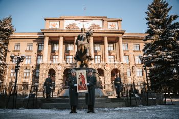 Память героев почтили у памятника Георгию Жукову Память героев почтили у памятника Георгию Жукову