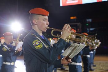 Оркестр института выступил на баскетбольном матче в честь праздника