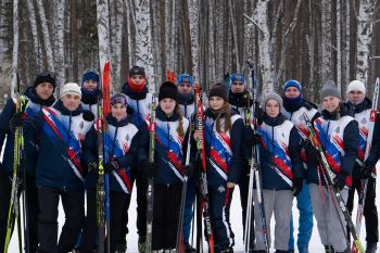 Зимний драйв и патриотизм: в Уральском институте МЧС России прошли лыжные гонки в честь Дня защитника Отечества
