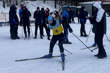 Зимний драйв и патриотизм: в Уральском институте МЧС России прошли лыжные гонки в честь Дня защитника Отечества