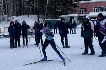 Зимний драйв и патриотизм: в Уральском институте МЧС России прошли лыжные гонки в честь Дня защитника Отечества