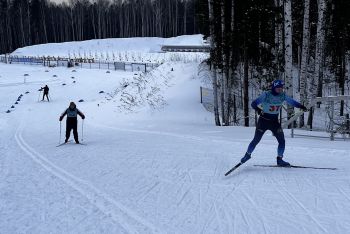 Зимний драйв и патриотизм: в Уральском институте МЧС России прошли лыжные гонки в честь Дня защитника Отечества