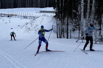 Зимний драйв и патриотизм: в Уральском институте МЧС России прошли лыжные гонки в честь Дня защитника Отечества