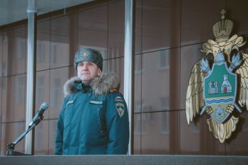 В Уральском институте ГПС МЧС России прошла церемония передачи касок и заступления на боевое дежурство