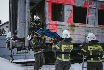 На территории учебно-спасательного центра Большое Седельниково  института прошли комплексные пожарно-тактические учения