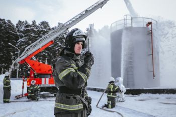 На территории учебно-спасательного центра Большое Седельниково  института прошли комплексные пожарно-тактические учения