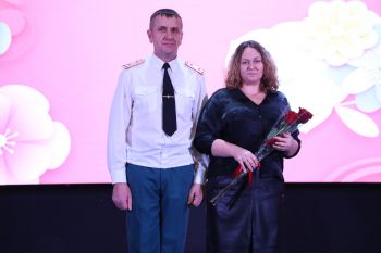 Праздничная церемония награждения в честь 8 Марта