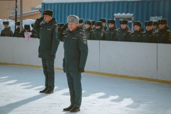 В Уральском институте ГПС МЧС России прошел турнир по хоккею в сапогах среди девушек-курсантов