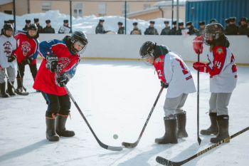 В Уральском институте ГПС МЧС России прошел турнир по хоккею в сапогах среди девушек-курсантов