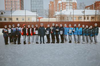 В Уральском институте ГПС МЧС России прошел турнир по хоккею в сапогах среди девушек-курсантов