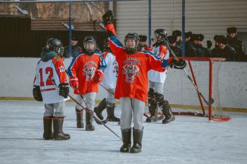 В Уральском институте ГПС МЧС России прошел турнир по хоккею в сапогах среди девушек-курсантов