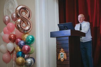 В Международный женский день в Уральском институте МЧС России прошел праздничный концерт для прекрасной половины курсантов