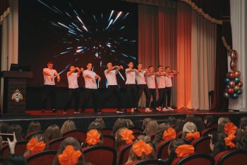 В Международный женский день в Уральском институте МЧС России прошел праздничный концерт для прекрасной половины курсантов