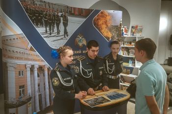 Уральский институт ГПС МЧС России представил свои программы на ярмарке «Выбор будущего. Твой университет ждёт!»