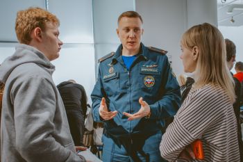 Уральский институт ГПС МЧС России представил свои программы на ярмарке «Выбор будущего. Твой университет ждёт!»