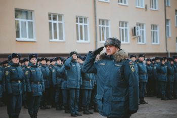 В институте прошло еженедельное утреннее построение