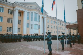 В Уральском институте ГПС МЧС России состоялось еженедельное построение