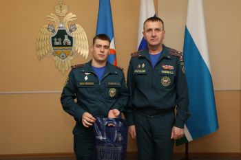 Торжественная встреча начальника института с хоккейной командой «Огненный щит» Торжественная встреча начальника института с хоккейной командой «Огненный щит»