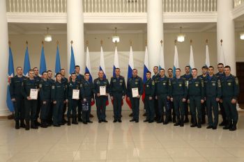 Торжественная встреча начальника института с хоккейной командой «Огненный щит» Торжественная встреча начальника института с хоккейной командой «Огненный щит»